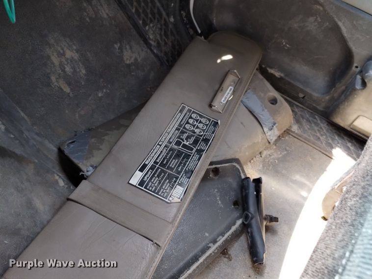 image for item DQ6129 2004 Sterling  L9500 flatbed truck