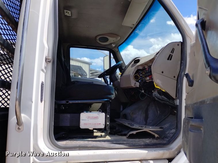 image for item DQ6129 2004 Sterling  L9500 flatbed truck