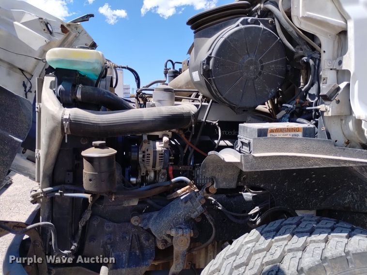 image for item DQ6129 2004 Sterling  L9500 flatbed truck