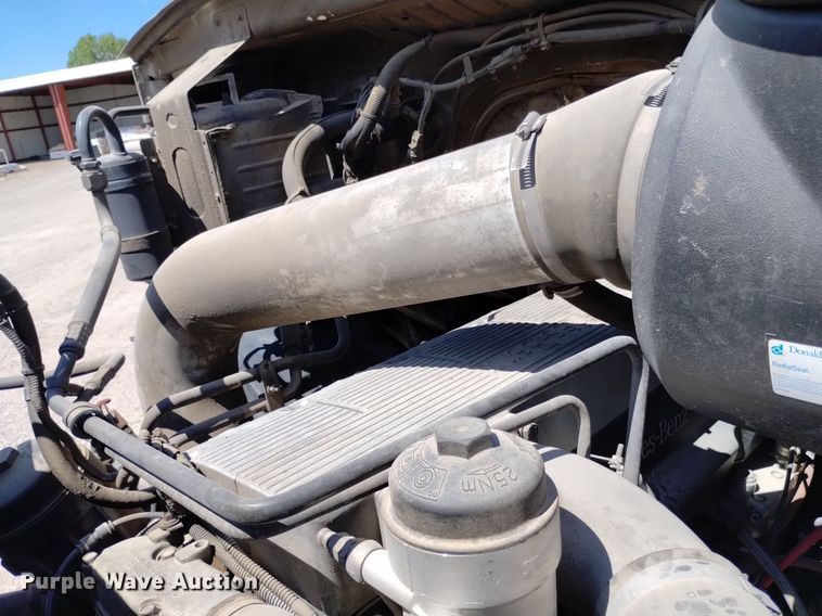 image for item DQ6129 2004 Sterling  L9500 flatbed truck