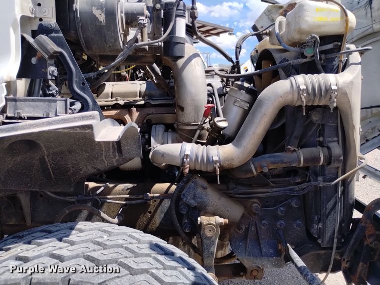 image for item DQ6129 2004 Sterling  L9500 flatbed truck