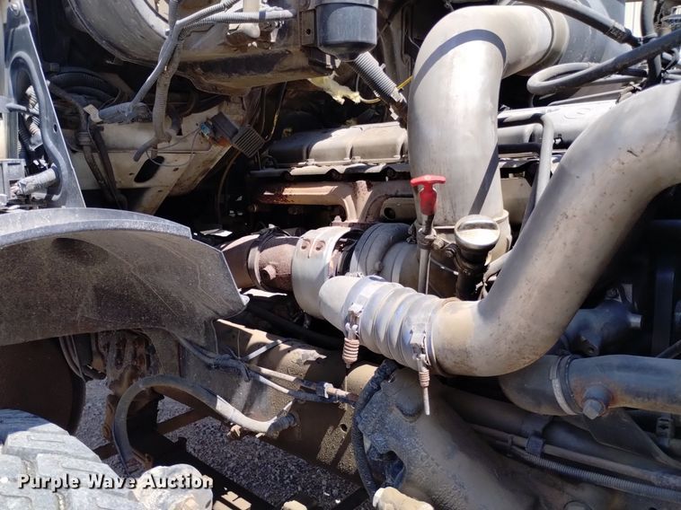 image for item DQ6129 2004 Sterling  L9500 flatbed truck