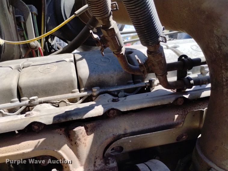 image for item DQ6129 2004 Sterling  L9500 flatbed truck