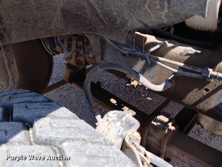 image for item DQ6129 2004 Sterling  L9500 flatbed truck