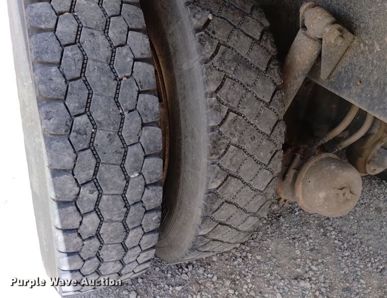 image for item DQ6129 2004 Sterling  L9500 flatbed truck