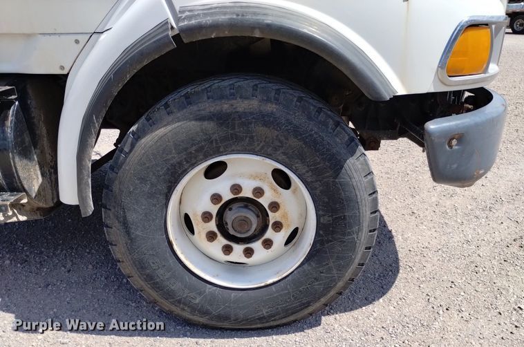 image for item DQ6129 2004 Sterling  L9500 flatbed truck