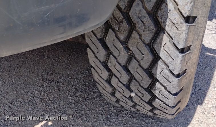 image for item DQ6129 2004 Sterling  L9500 flatbed truck