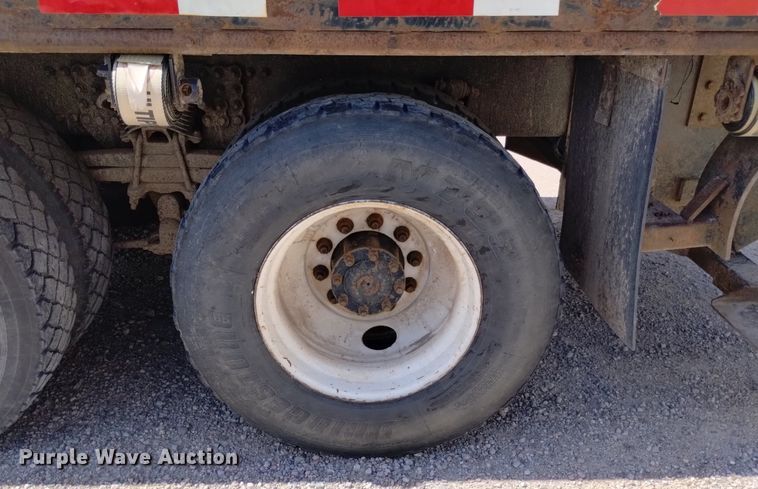 image for item DQ6129 2004 Sterling  L9500 flatbed truck