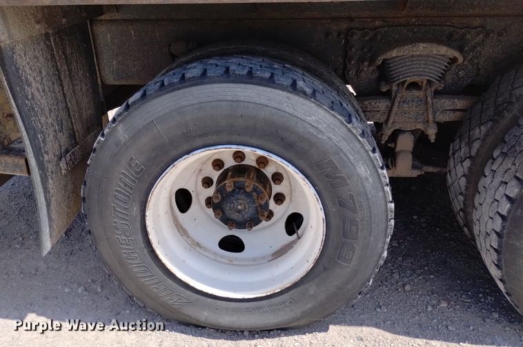 image for item DQ6129 2004 Sterling  L9500 flatbed truck