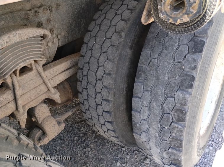 image for item DQ6129 2004 Sterling  L9500 flatbed truck