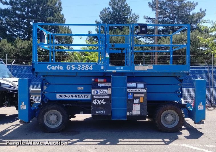image for item DQ6141 2014 Genie GS3384 scissor lift