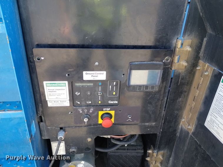 image for item DQ6141 2014 Genie GS3384 scissor lift