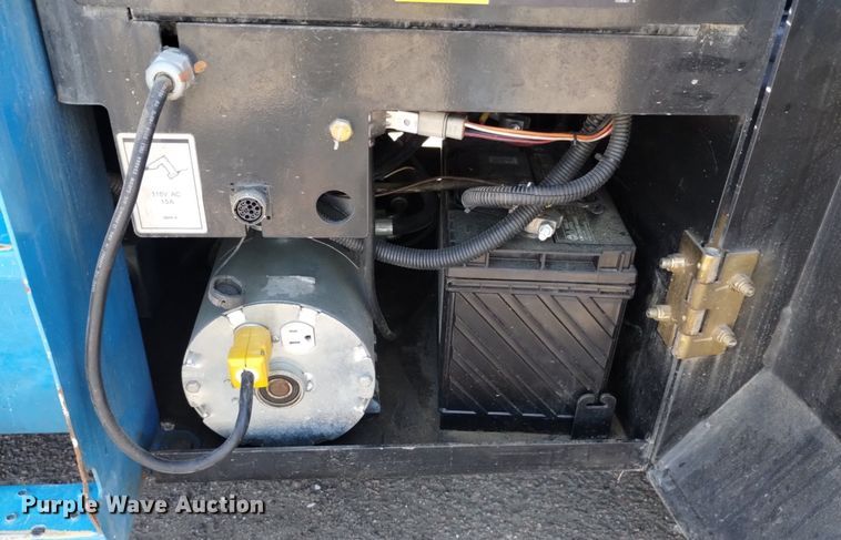 image for item DQ6141 2014 Genie GS3384 scissor lift