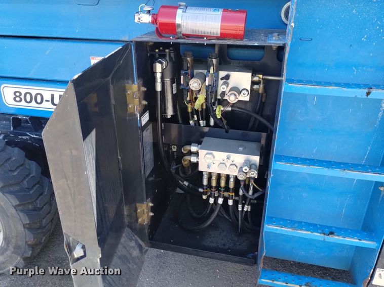 image for item DQ6141 2014 Genie GS3384 scissor lift