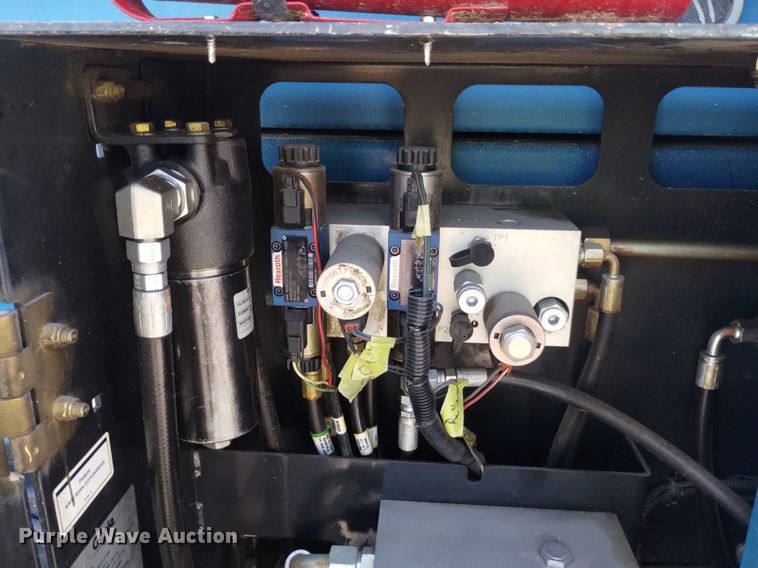 image for item DQ6141 2014 Genie GS3384 scissor lift