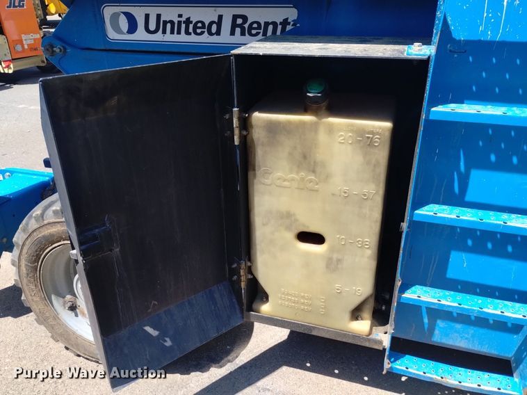 image for item DQ6141 2014 Genie GS3384 scissor lift