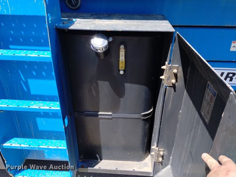 image for item DQ6141 2014 Genie GS3384 scissor lift