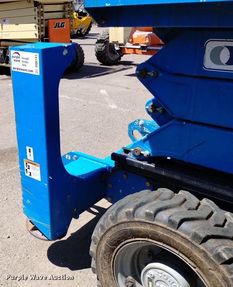image for item DQ6141 2014 Genie GS3384 scissor lift