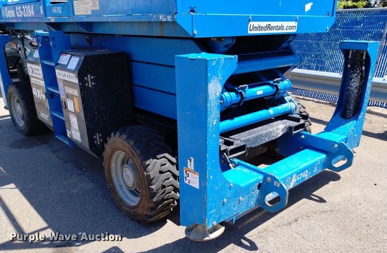 image for item DQ6141 2014 Genie GS3384 scissor lift