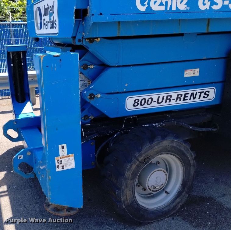 image for item DQ6141 2014 Genie GS3384 scissor lift