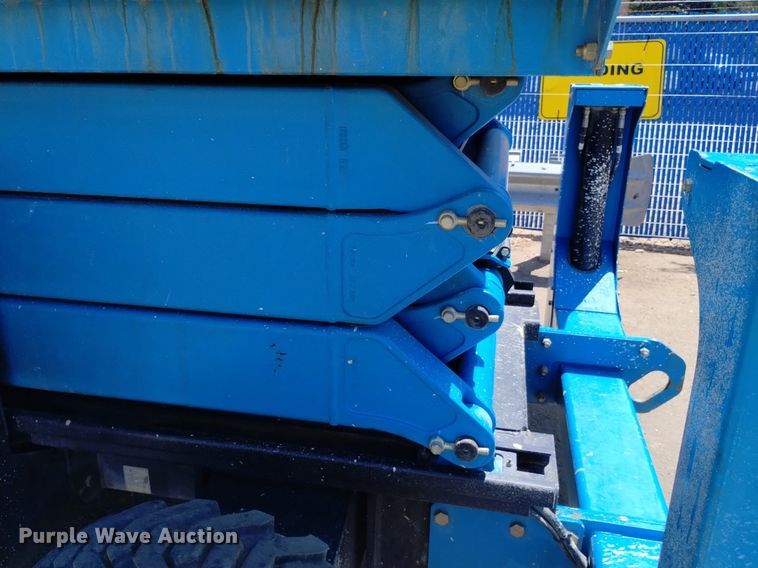 image for item DQ6141 2014 Genie GS3384 scissor lift