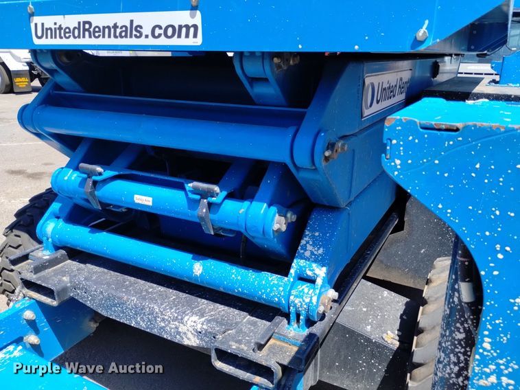 image for item DQ6141 2014 Genie GS3384 scissor lift