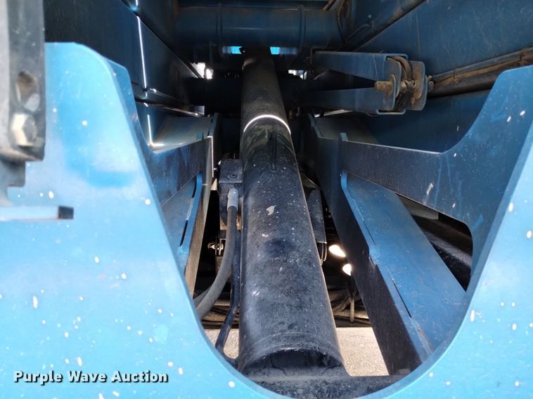 image for item DQ6141 2014 Genie GS3384 scissor lift