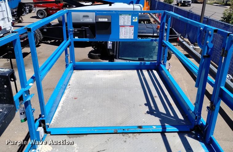 image for item DQ6141 2014 Genie GS3384 scissor lift