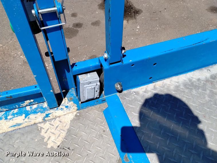 image for item DQ6141 2014 Genie GS3384 scissor lift