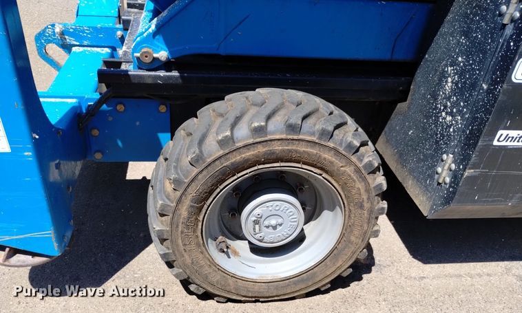 image for item DQ6141 2014 Genie GS3384 scissor lift