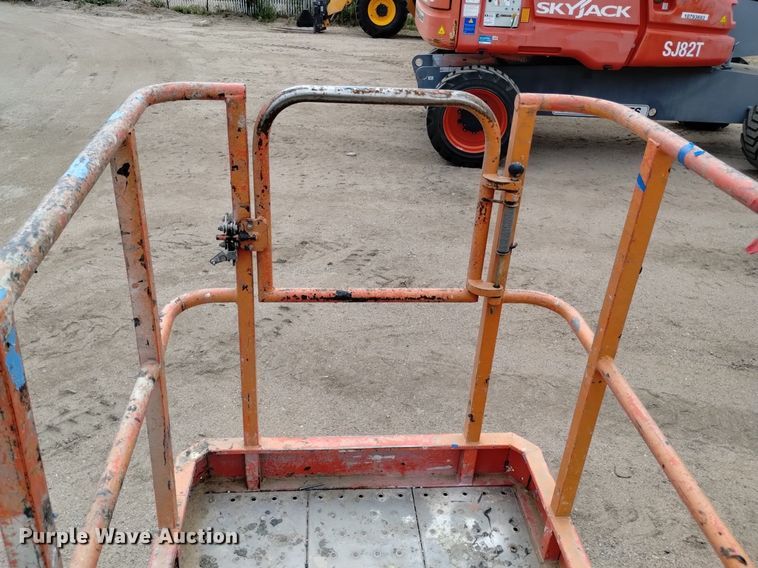 image for item DQ6142 2005 Snorkel  TB60 boom lift