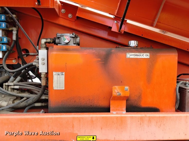 image for item DQ6142 2005 Snorkel  TB60 boom lift