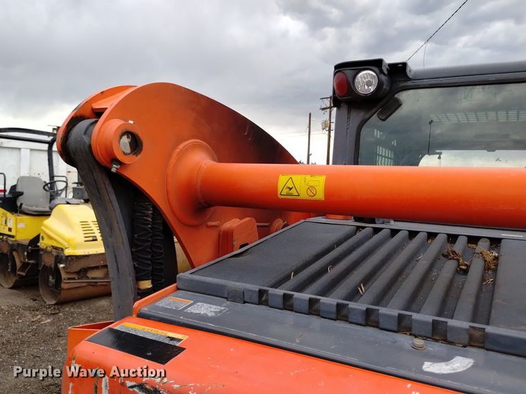 image for item DQ6143 2016 Kubota SSV75 skid steer loader