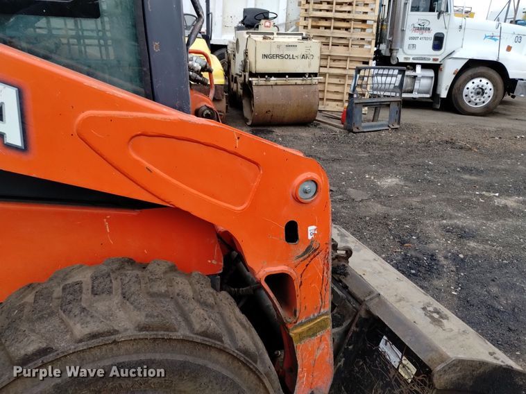 image for item DQ6143 2016 Kubota SSV75 skid steer loader