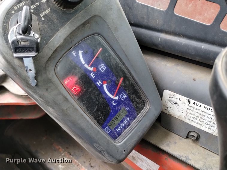 image for item DQ6143 2016 Kubota SSV75 skid steer loader