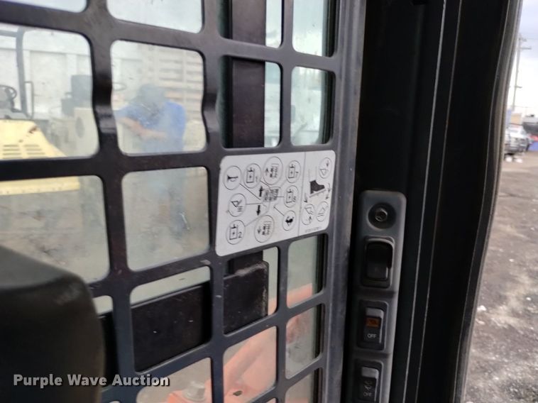 image for item DQ6143 2016 Kubota SSV75 skid steer loader