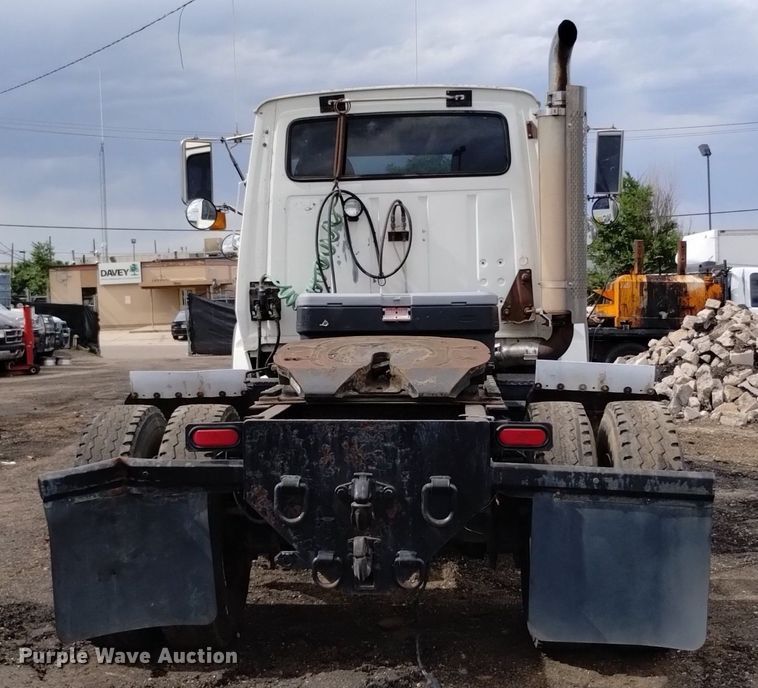 image for item DQ6144 1993 Ford L9000 AeroMax semi truck