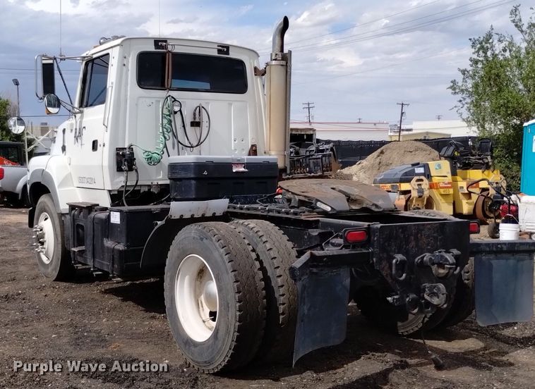 image for item DQ6144 1993 Ford L9000 AeroMax semi truck