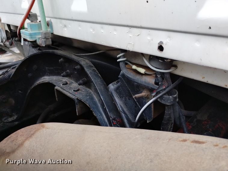 image for item DQ6144 1993 Ford L9000 AeroMax semi truck