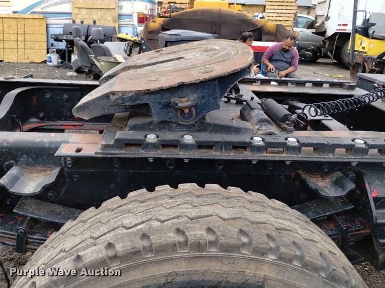 image for item DQ6144 1993 Ford L9000 AeroMax semi truck