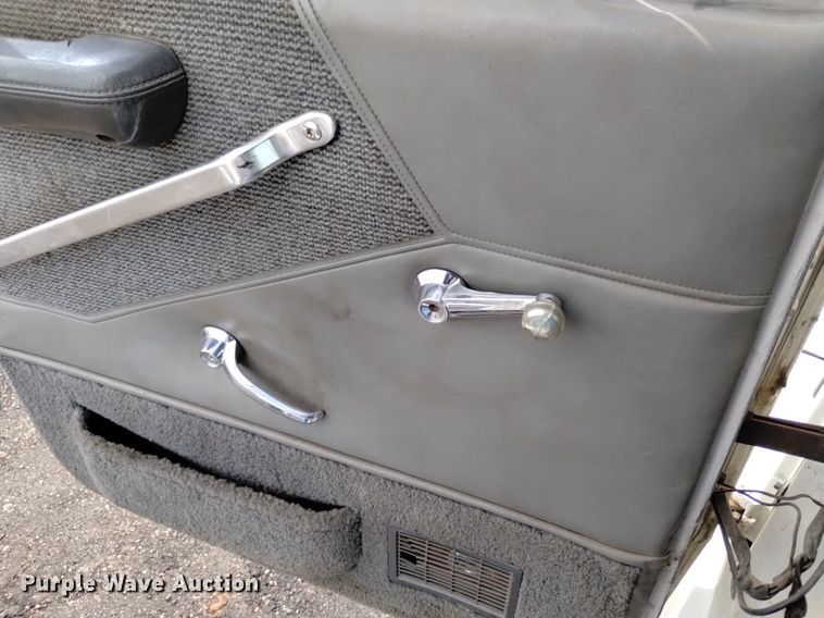 image for item DQ6144 1993 Ford L9000 AeroMax semi truck