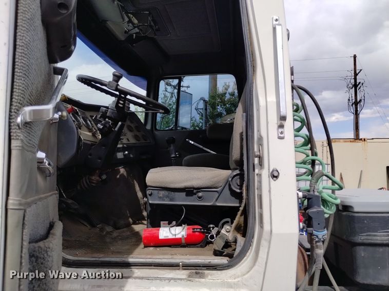 image for item DQ6144 1993 Ford L9000 AeroMax semi truck