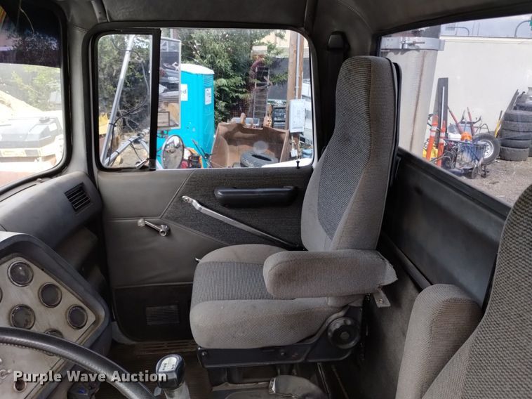 image for item DQ6144 1993 Ford L9000 AeroMax semi truck