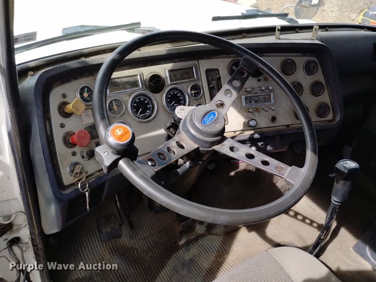 image for item DQ6144 1993 Ford L9000 AeroMax semi truck