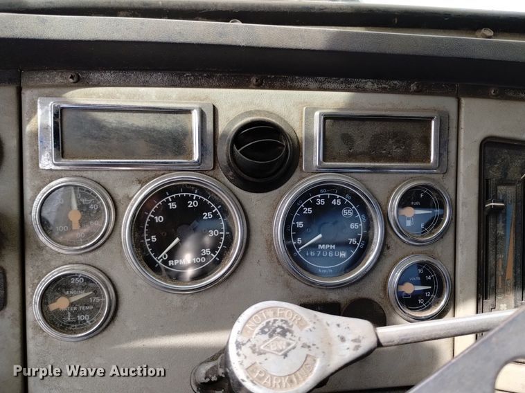 image for item DQ6144 1993 Ford L9000 AeroMax semi truck