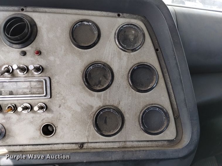 image for item DQ6144 1993 Ford L9000 AeroMax semi truck