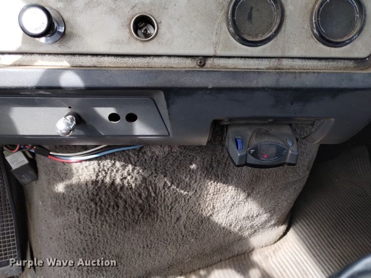 image for item DQ6144 1993 Ford L9000 AeroMax semi truck