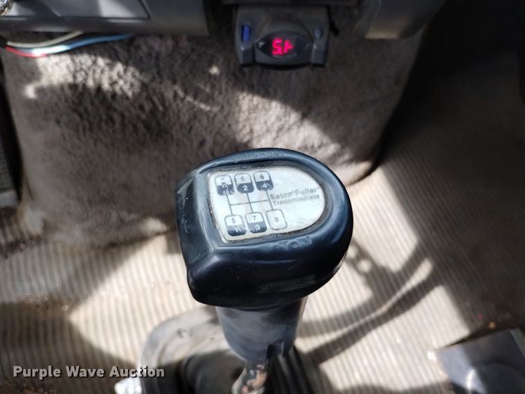 image for item DQ6144 1993 Ford L9000 AeroMax semi truck