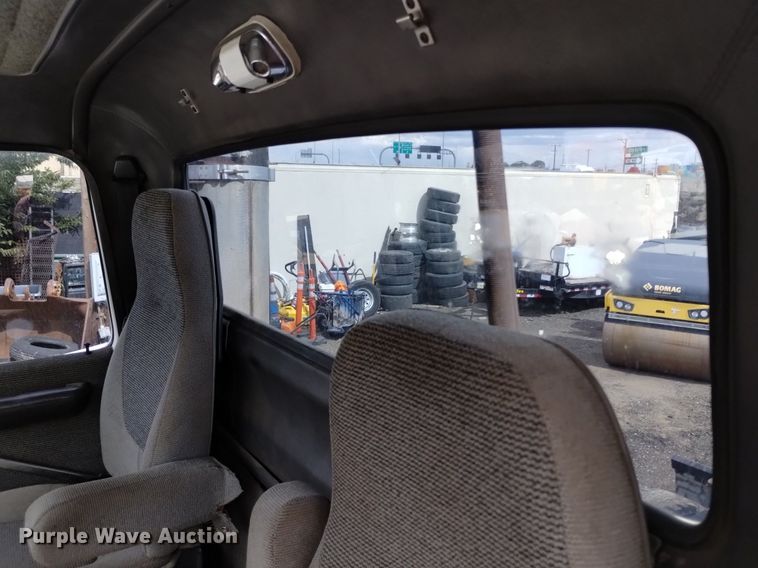 image for item DQ6144 1993 Ford L9000 AeroMax semi truck