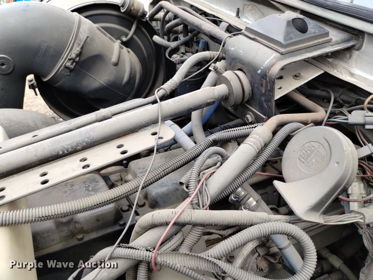 image for item DQ6144 1993 Ford L9000 AeroMax semi truck